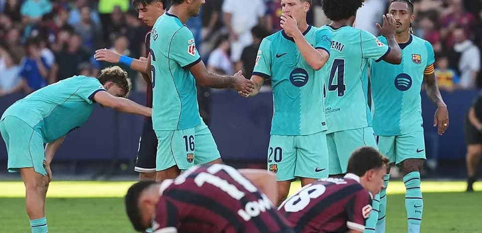 Barcelona players discussing during Levante match