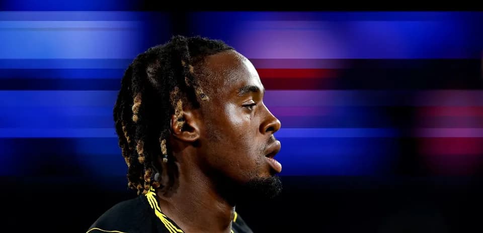 Athlete in profile against a blurred background