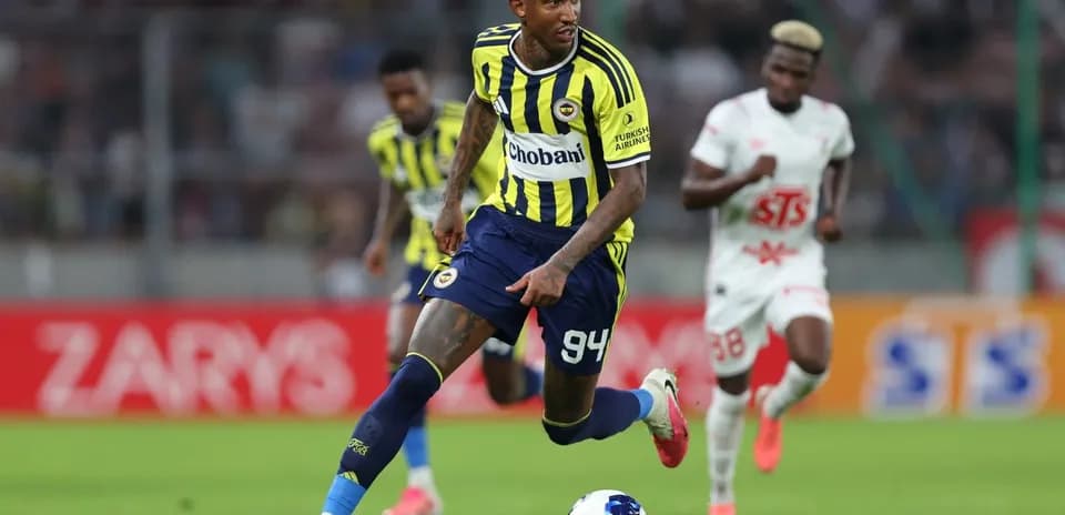 Fenerbahçe player dribbling during UEFA match