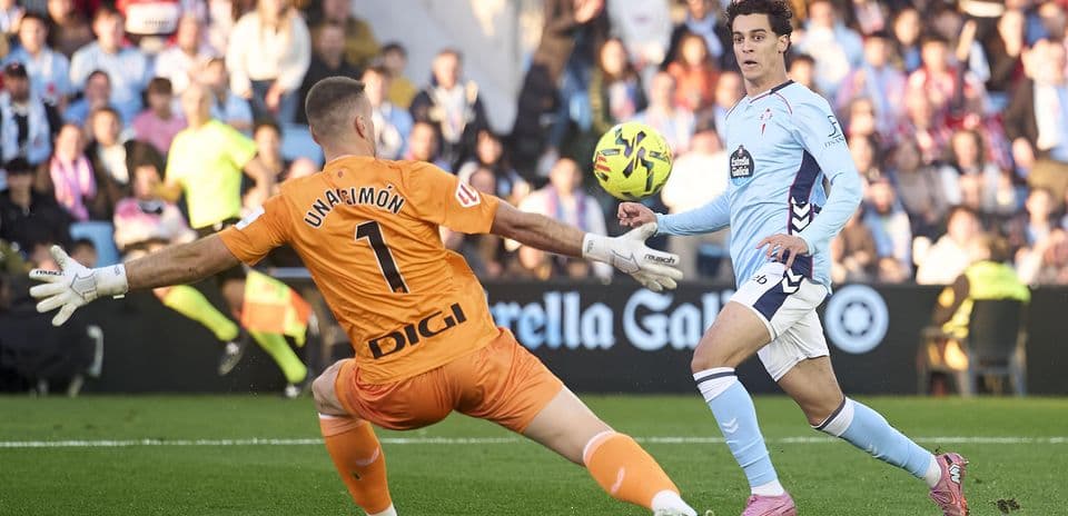 Goalkeeper Unai Simón saves a shot