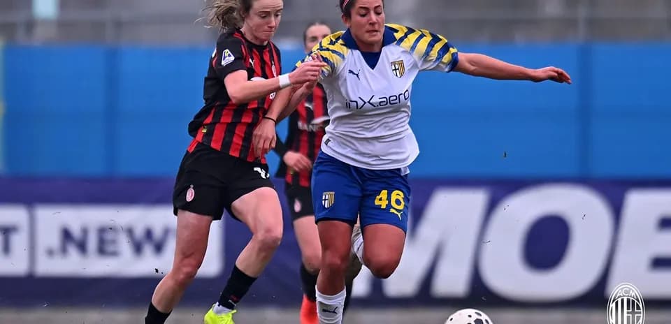 AC Milan W player challenges Parma W player for the ball