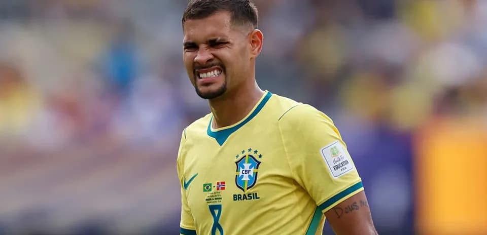 Brazilian player in yellow jersey during match