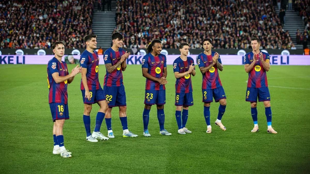 Barcelona players applauding during a match event