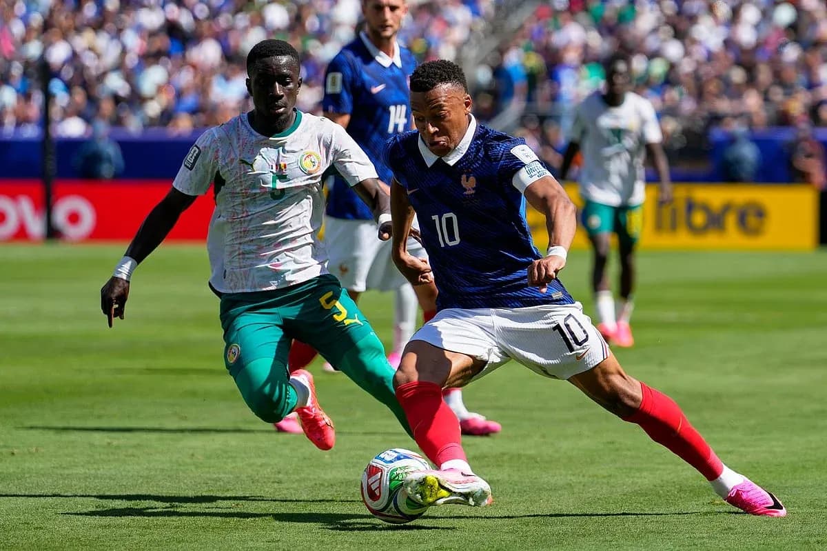 France player dribbling past Senegal defender