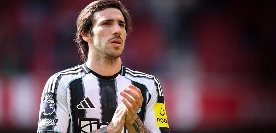 Player in Newcastle United jersey during match