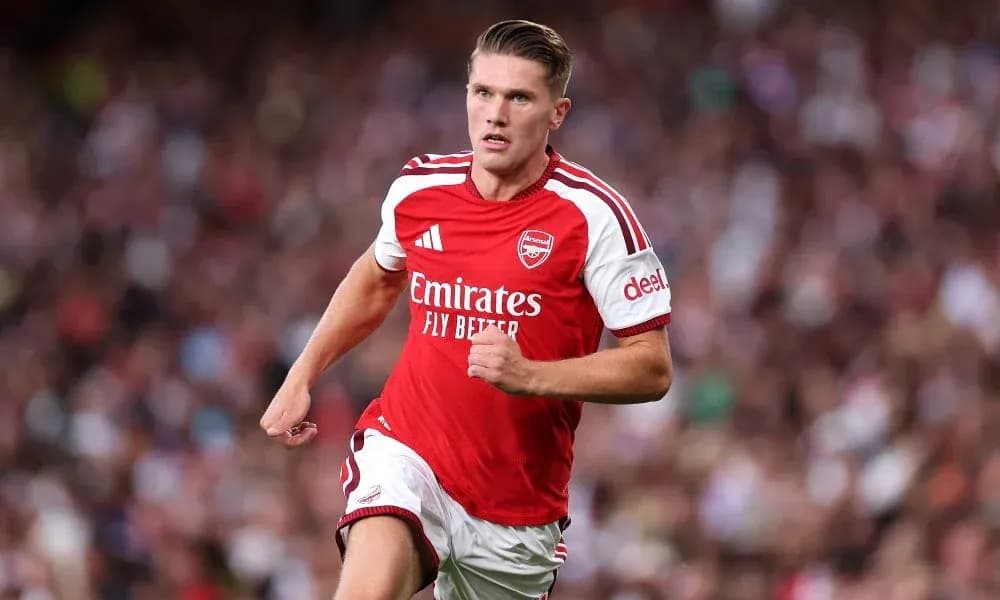 Player in Arsenal kit running on the pitch