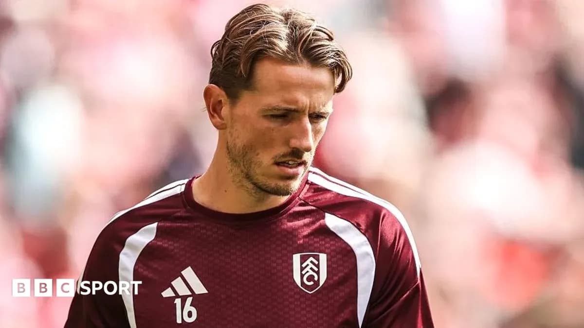 Player wearing Fulham training kit before match