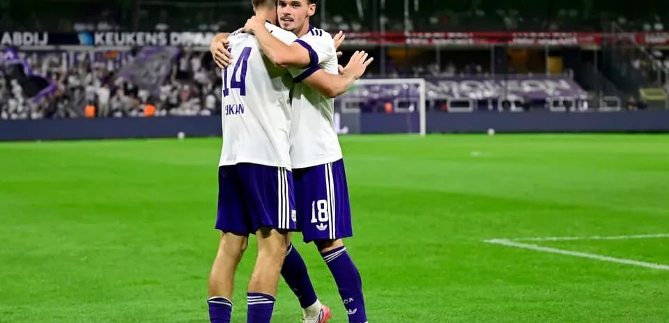 Anderlecht players celebrating a goal