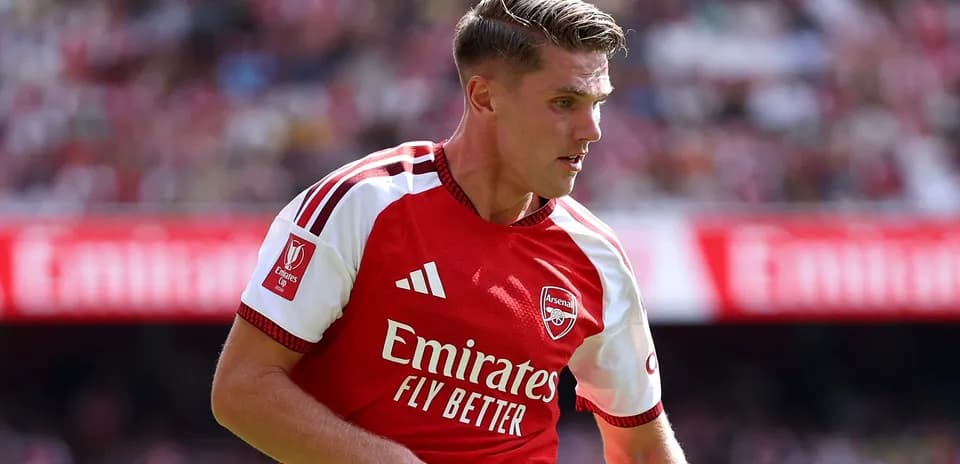 Player in Arsenal kit during match action