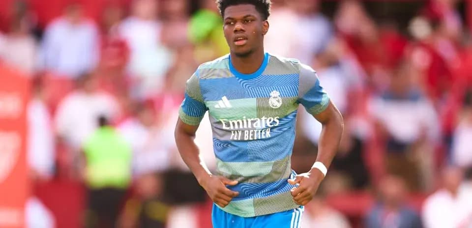 Player warming up in Real Madrid training kit