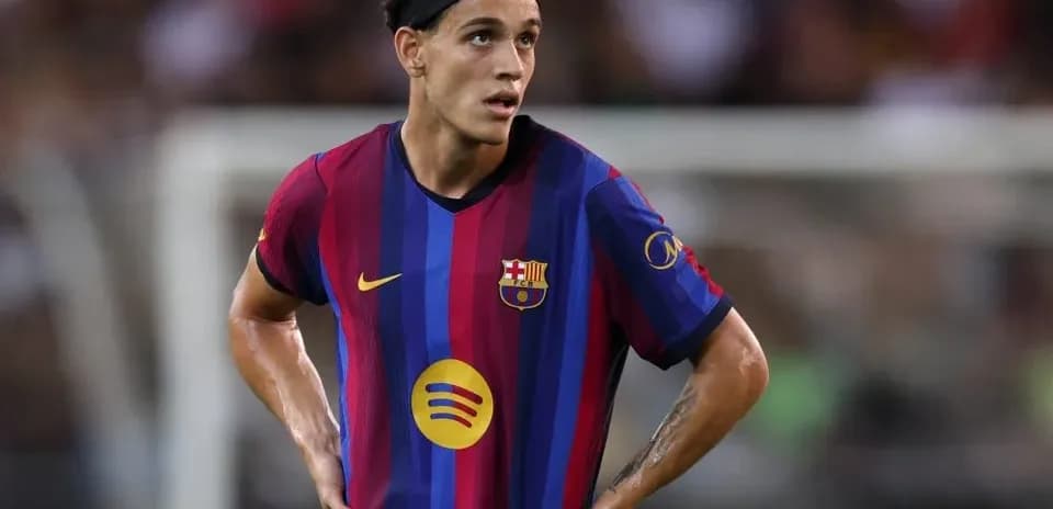 Player in FC Barcelona kit during match