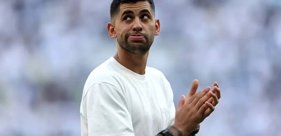 Player clapping during warm-up before match