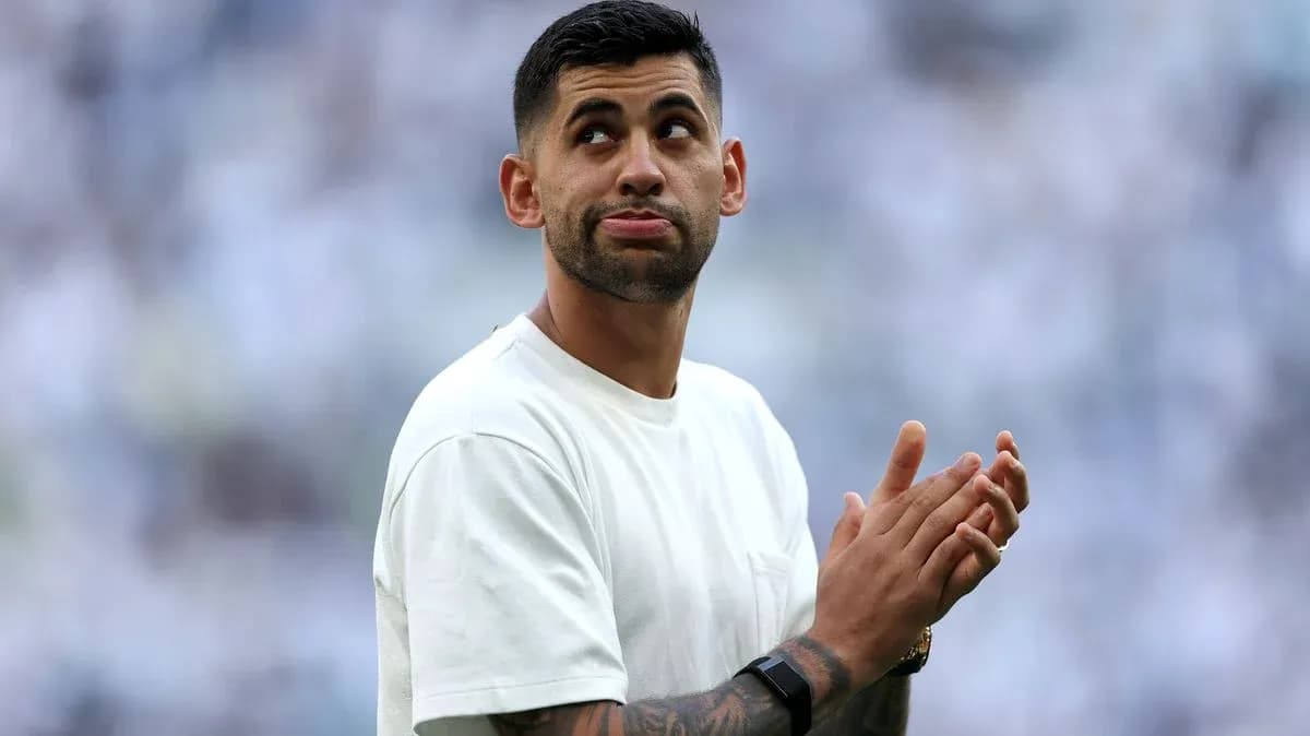Player clapping during warm-up before match