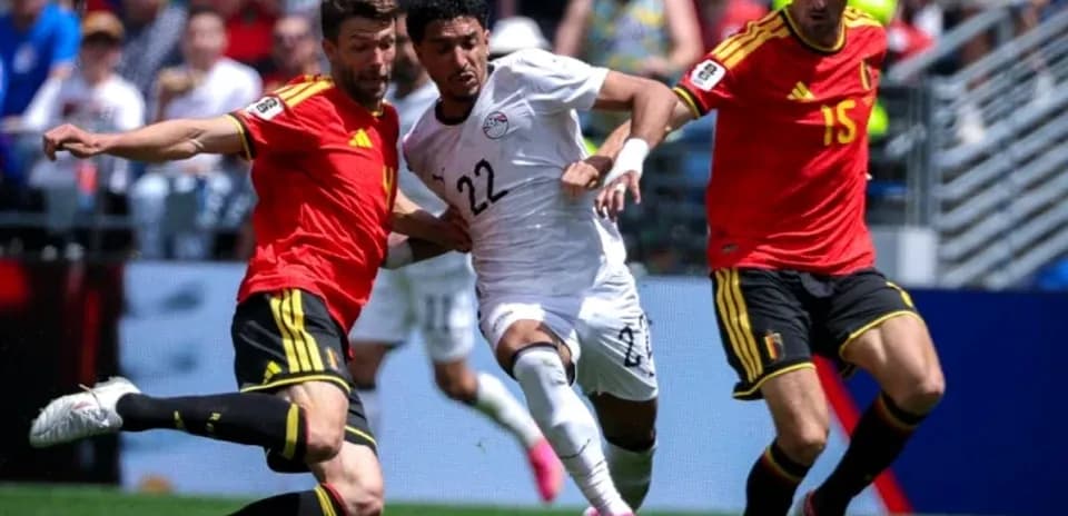 Players contesting for the ball during match