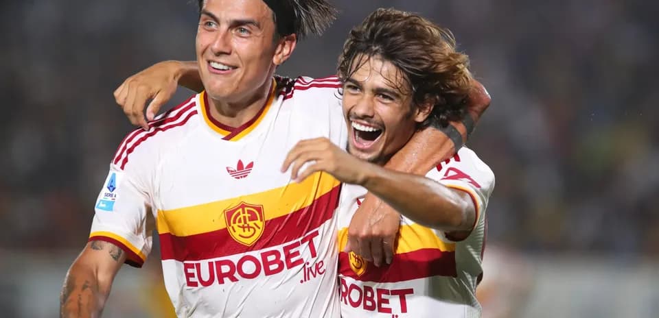 AS Roma players celebrating a goal