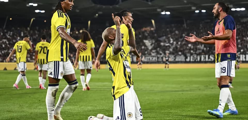 Fenerbahçe players celebrating during match