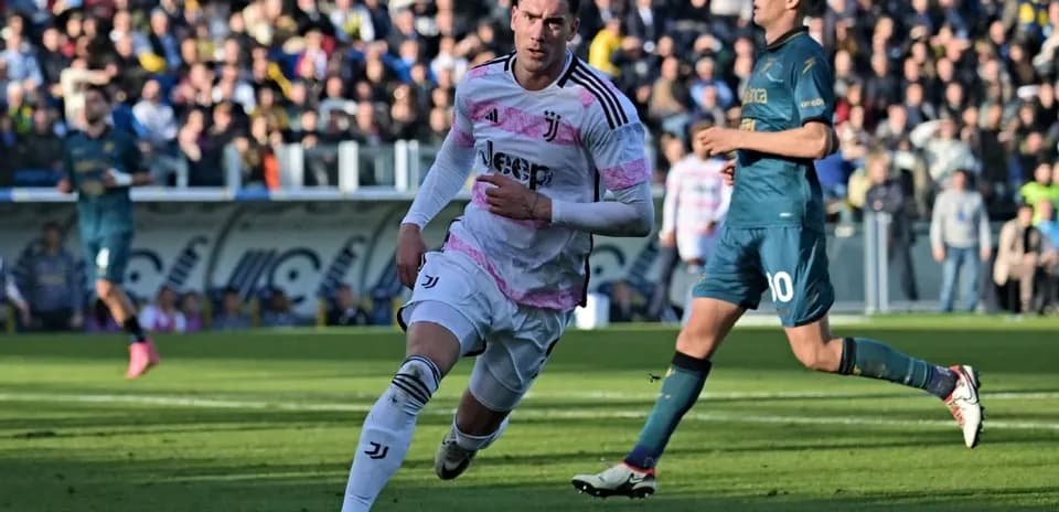 Juventus player celebrating a goal against Frosinone
