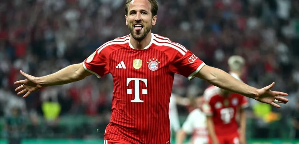 Player celebrating after scoring a goal for Bayern Munich