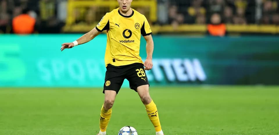 Borussia Dortmund player preparing to pass the ball