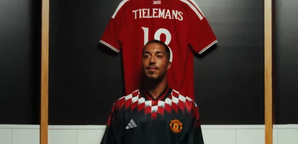 Player in Manchester United jersey with Tieleman's shirt