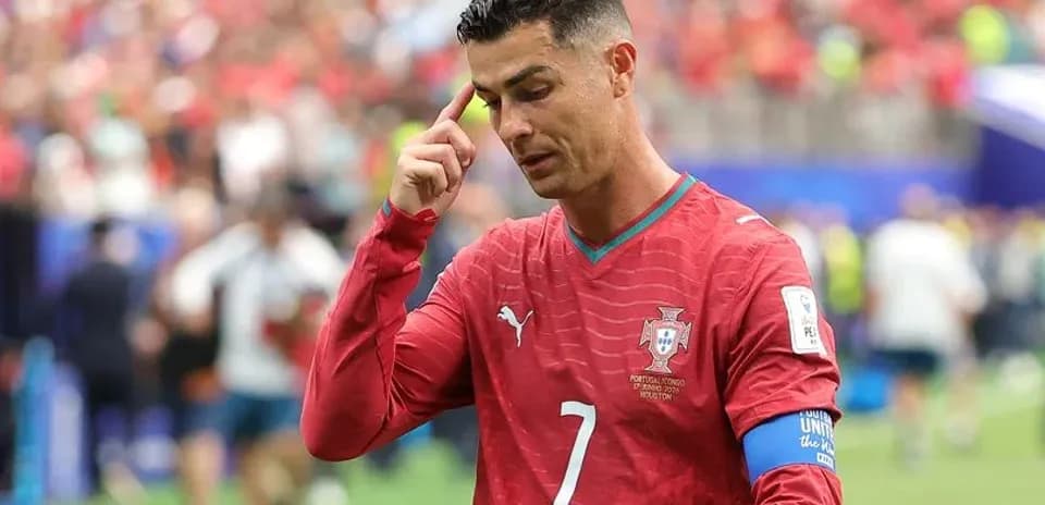 Cristiano Ronaldo walking off the field during match