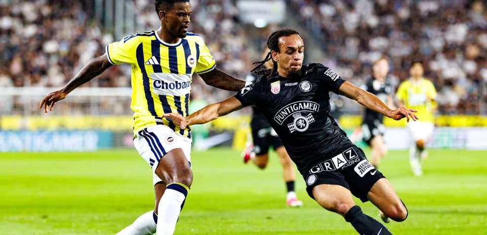 Players competing in Sturm Graz vs Fenerbahçe match