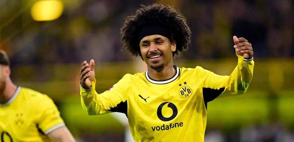 Borussia Dortmund player celebrating on the pitch