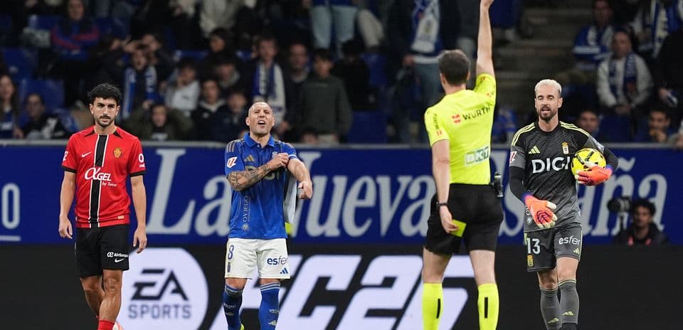 Red card shown during Mallorca vs Oviedo match