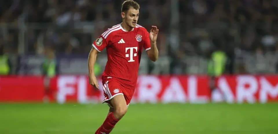 Player running in Bayern Munich red kit during match