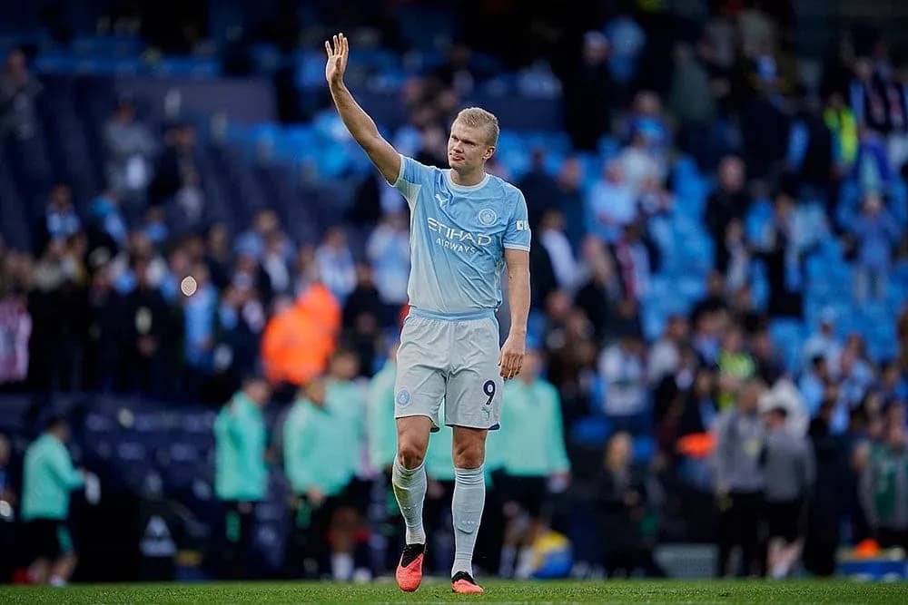 Manchester City player waving to fans