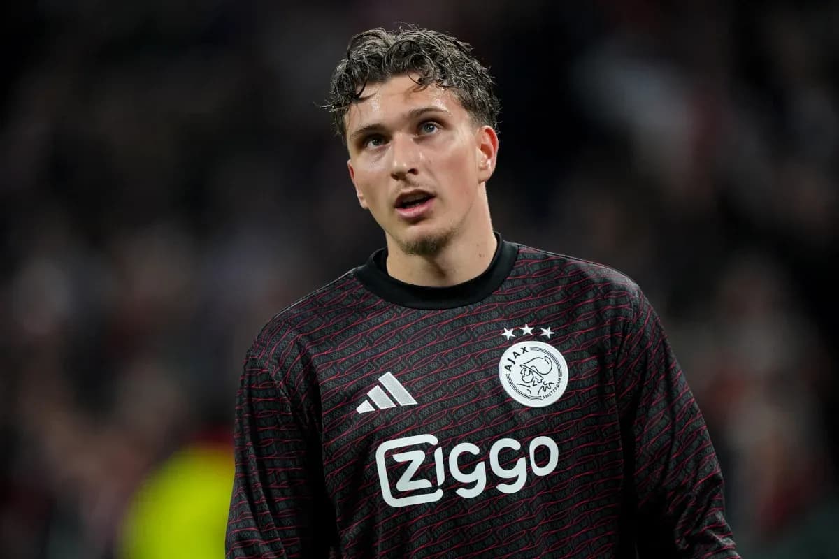 Goalkeeper in Ajax kit during match action Goalkeeper in Ajax kit during match action