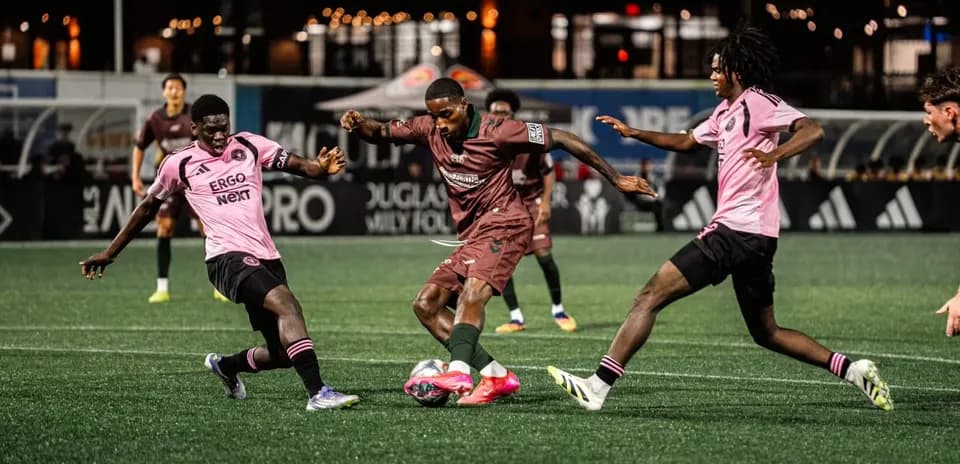 Inter Miami II players competing for the ball