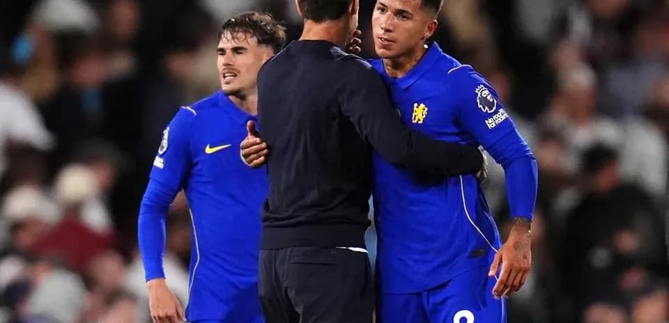 Chelsea players discussing with coach after match