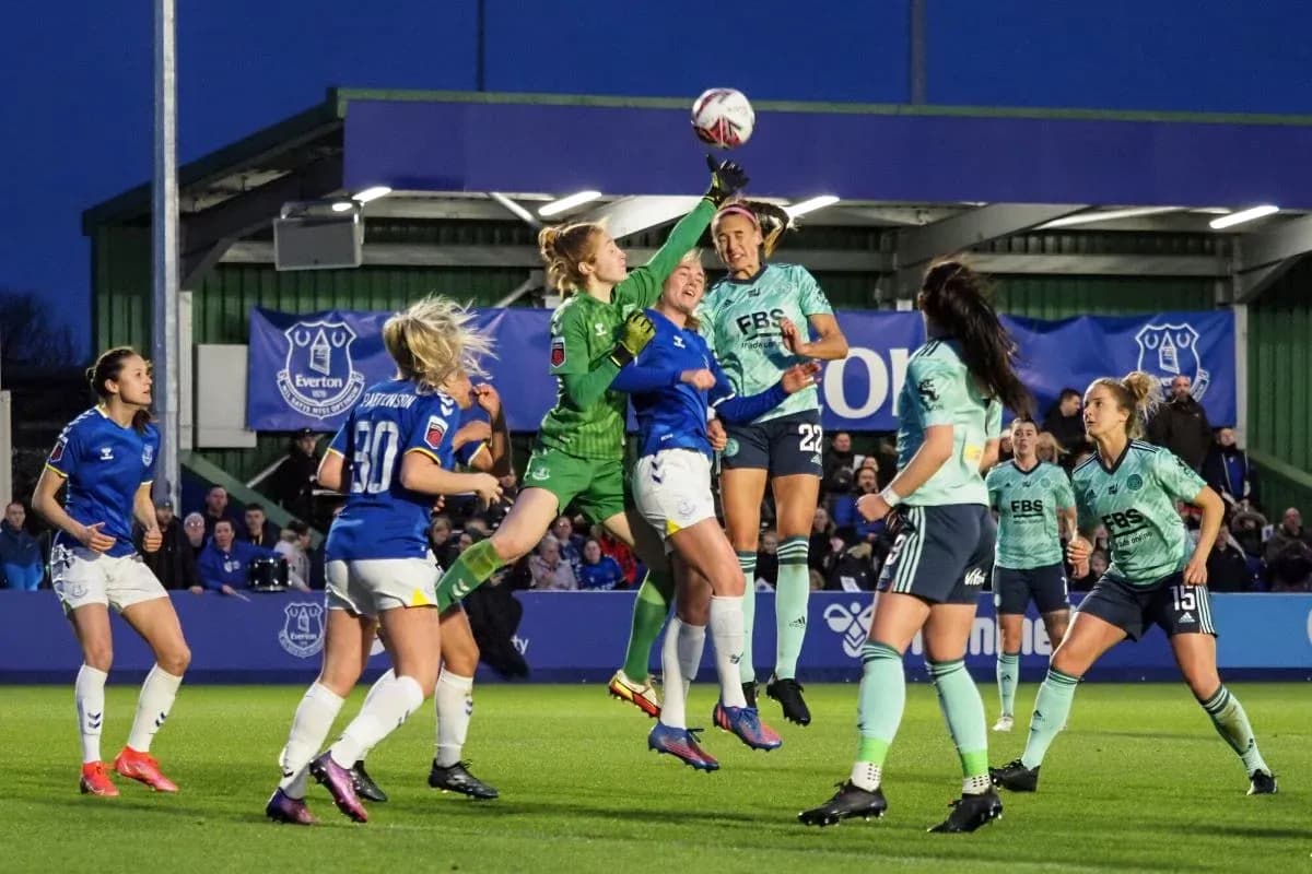 Goalkeeper makes a save during Everton vs Leicester match