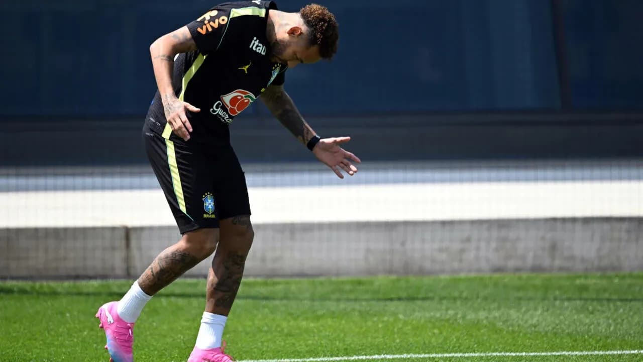 Neymar practicing on the training field