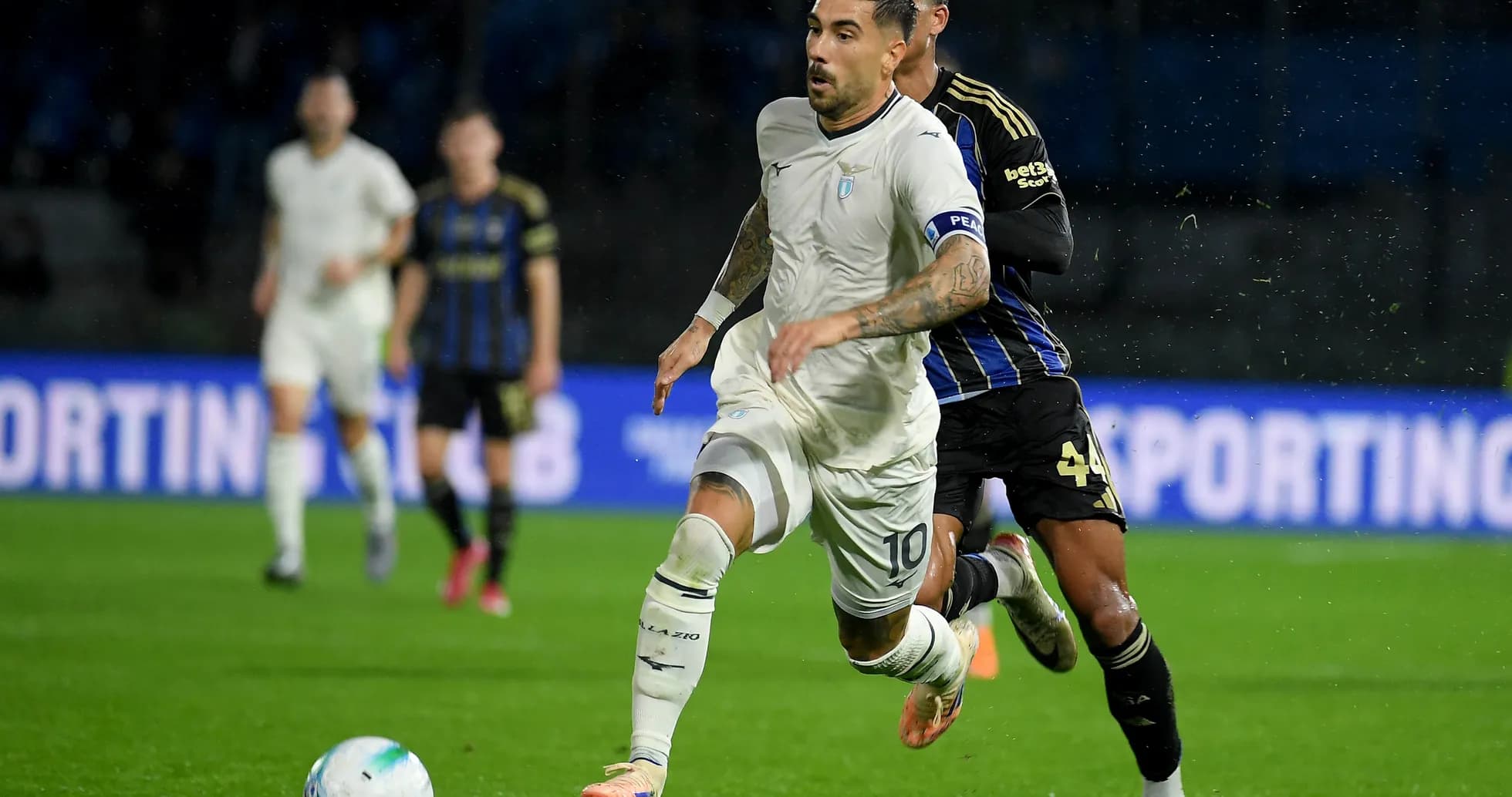 Lazio player running with the ball during match