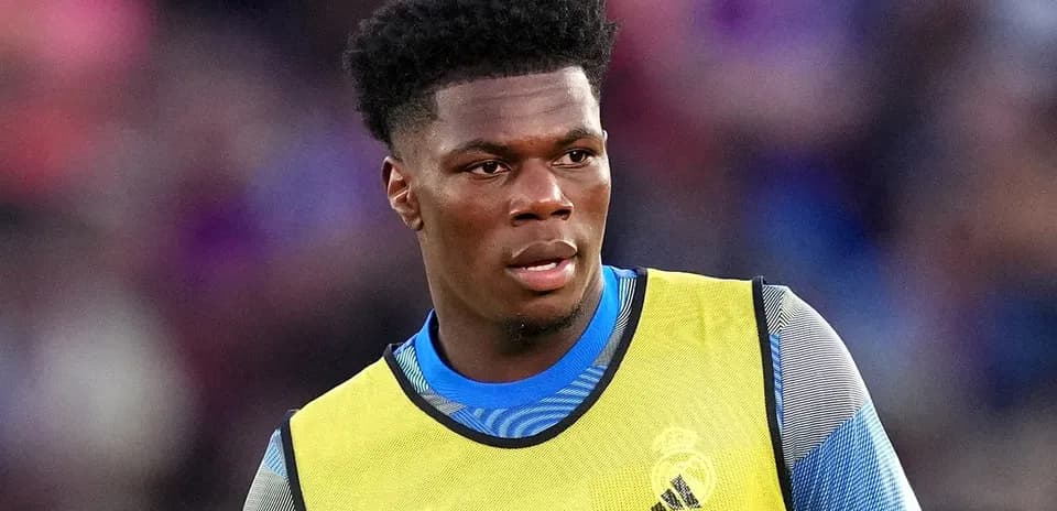 Player wearing training bib on the sidelines