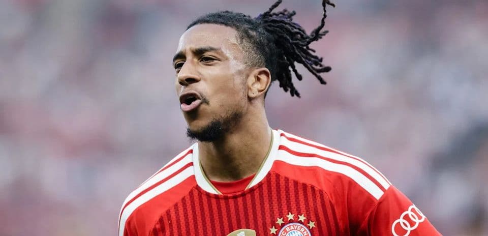 Player celebrating in Bayern Munich jersey on field