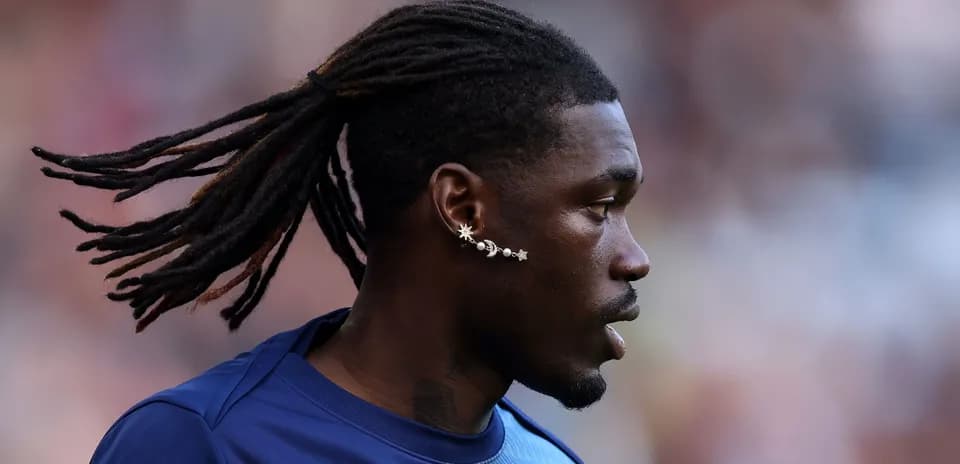 Player with dreadlocks during match warm-up