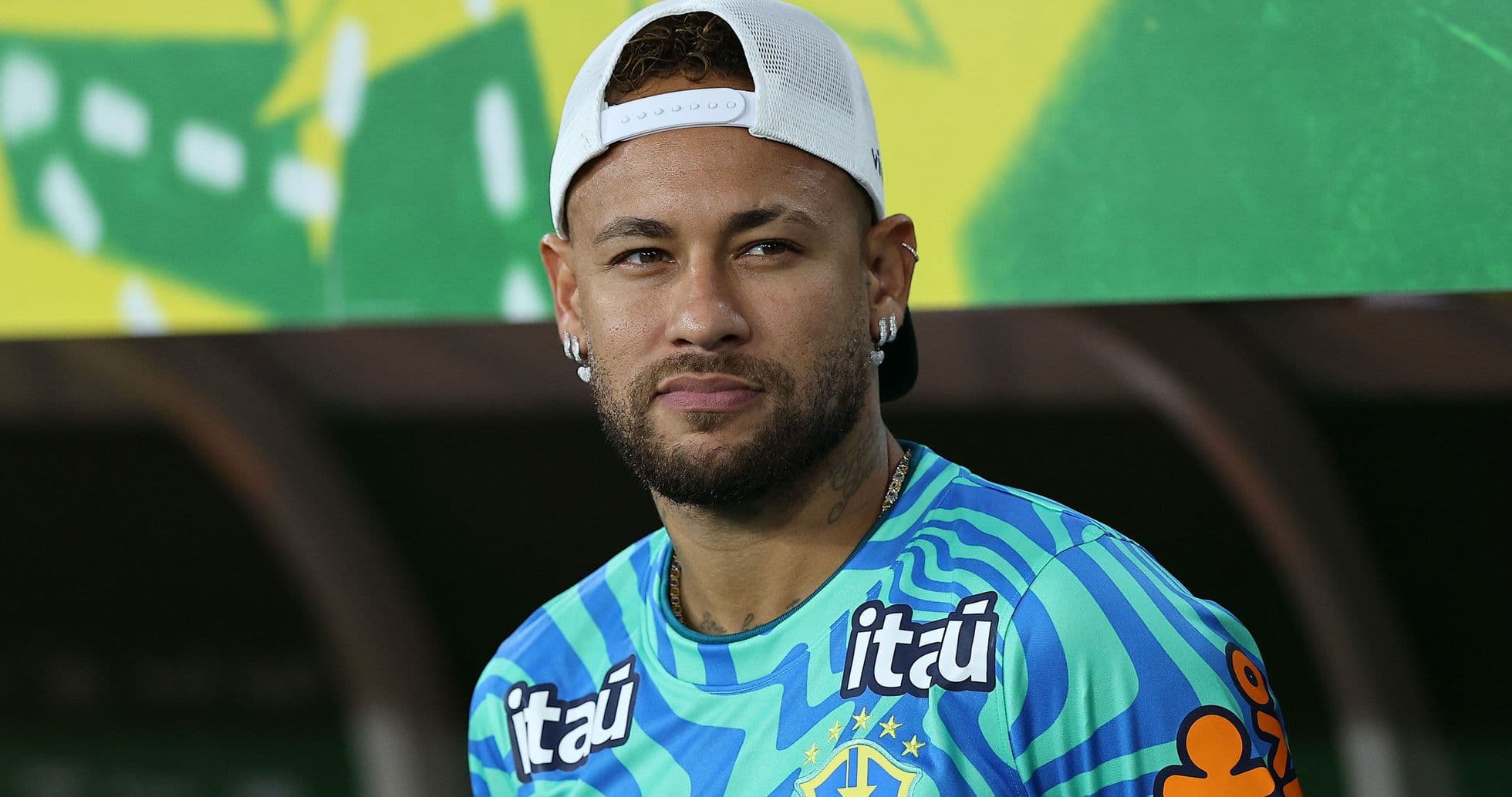 Neymar wearing Brazil training kit before match