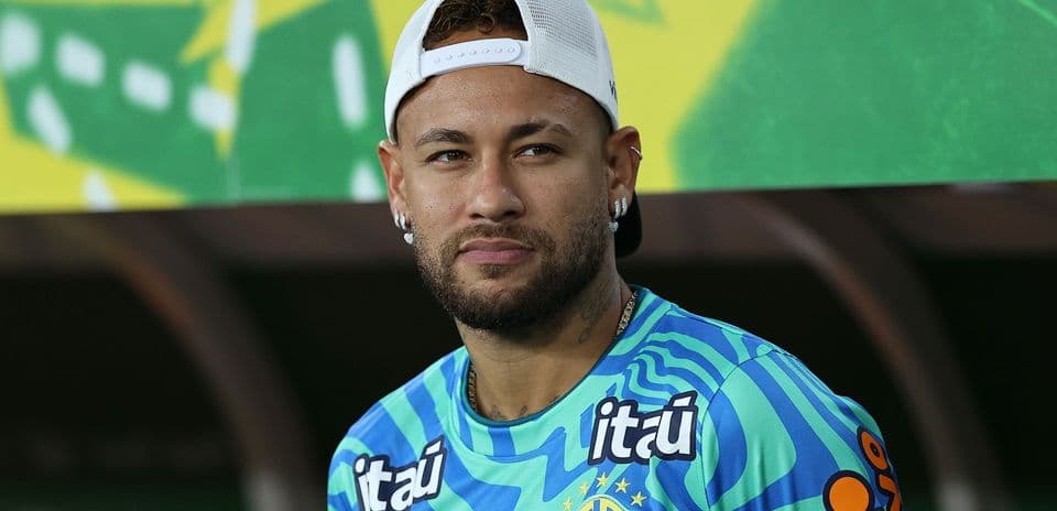 Neymar wearing Brazil training kit before match