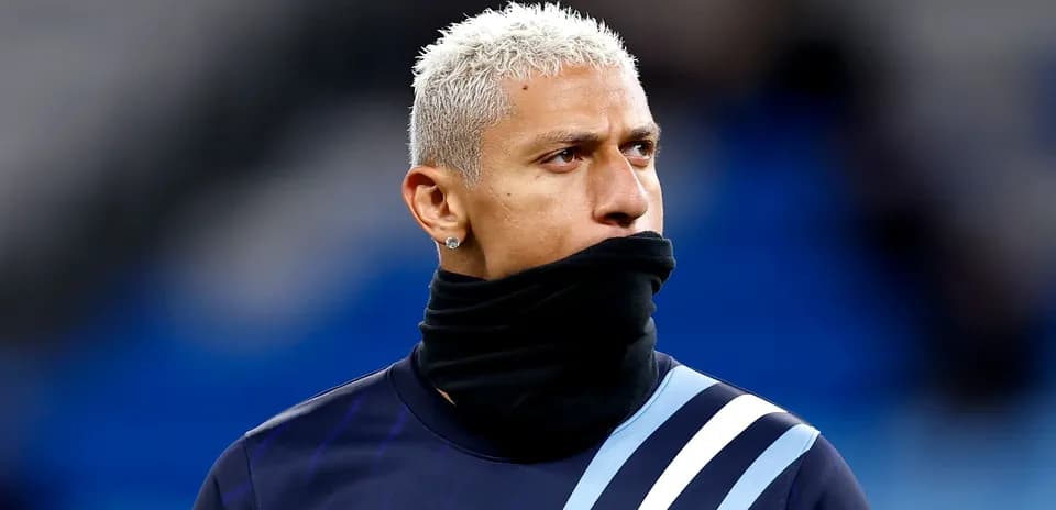 Player wearing a black scarf during warm-up