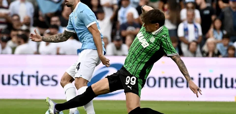 Player from Lazio evading tackle during match