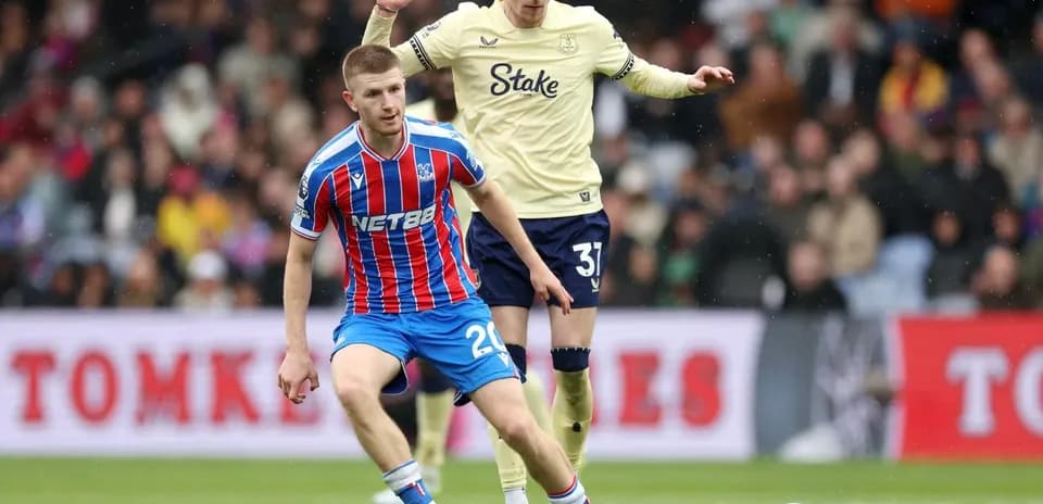 Crystal Palace player dribbling past Everton opponent