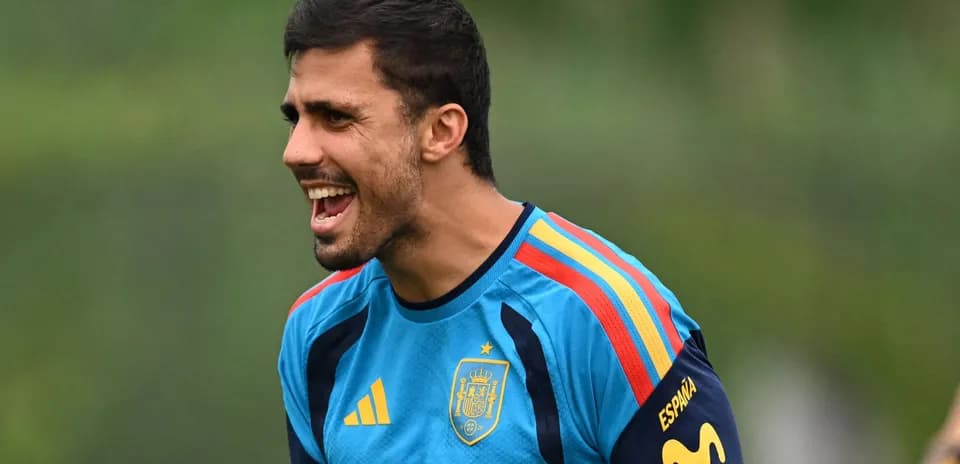 Player training and shouting during Spain practice