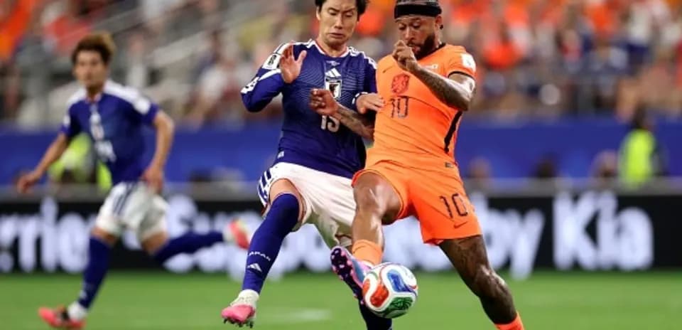 Players competing during Netherlands vs Japan match