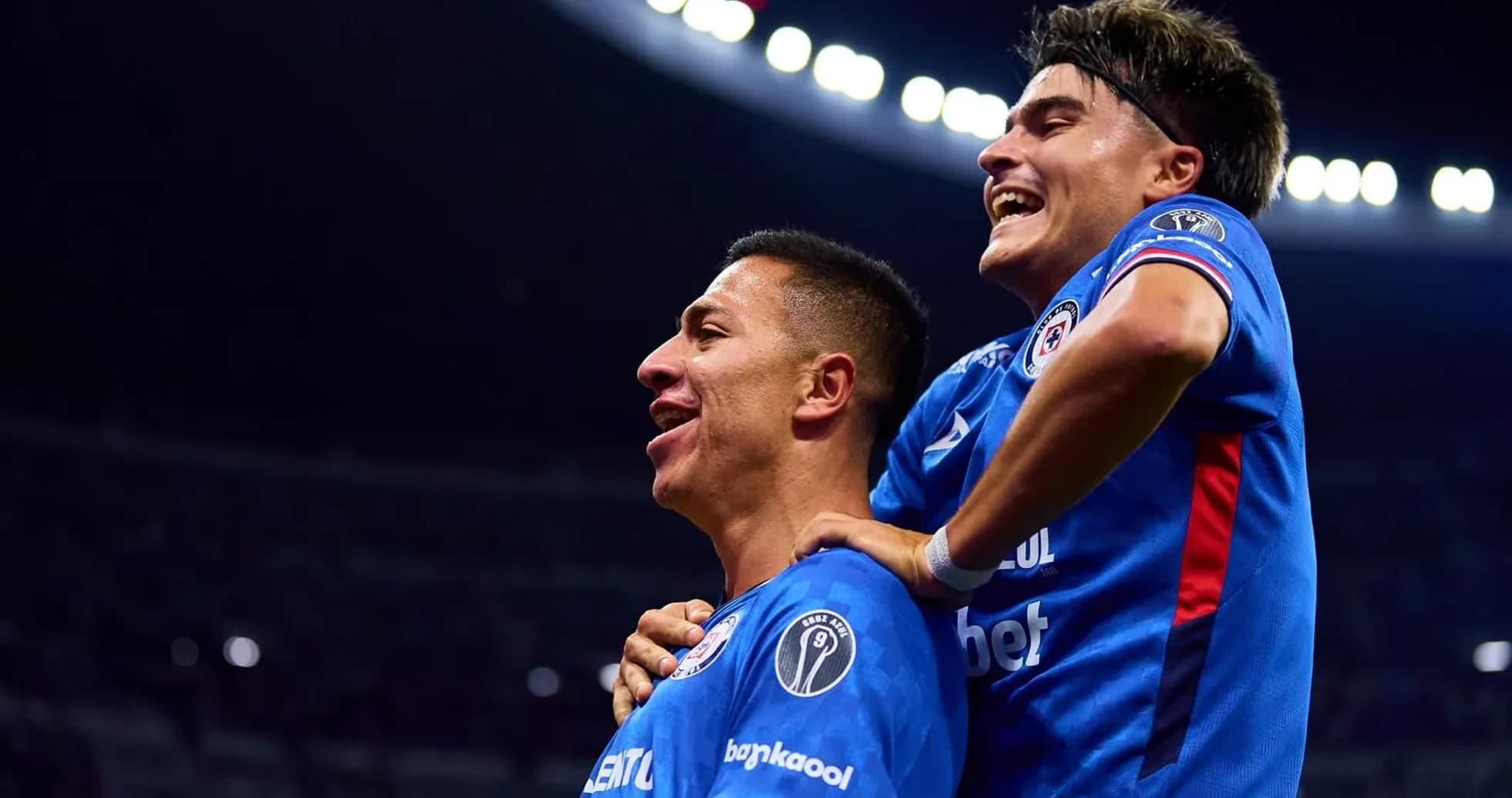 Cruz Azul players celebrating a goal