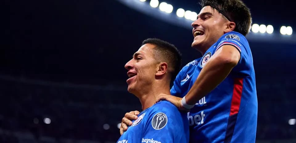 Cruz Azul players celebrating a goal