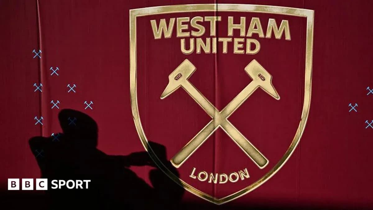 West Ham United logo on a maroon background