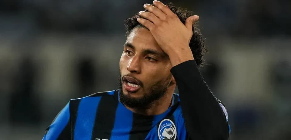 Player in Atalanta jersey during match action